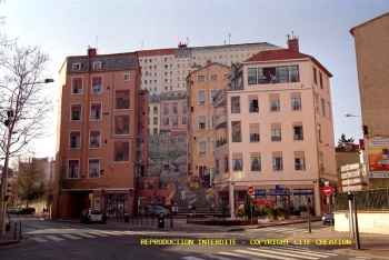 Le célèbre "mur peint des canuts" : quand la peinture trompe notre œil !